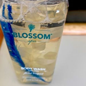 Body wash with aloe, floral bouquet.